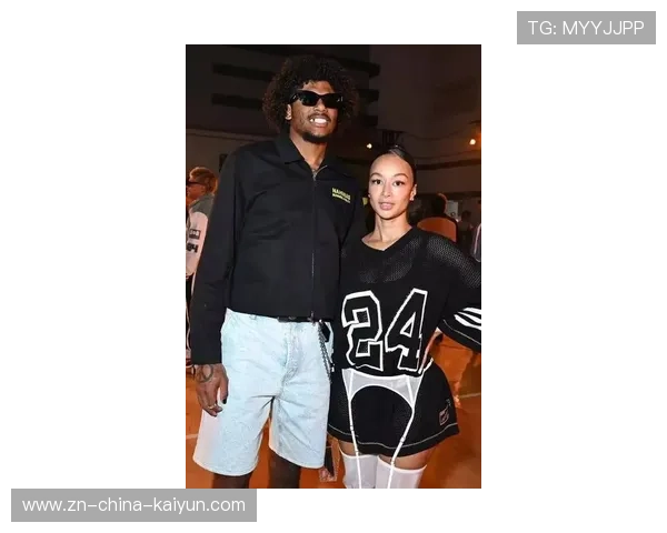 真爱无敌！杰伦-格林将40岁女友照片纹满后背 后者比他大17岁，杰伦格林全名