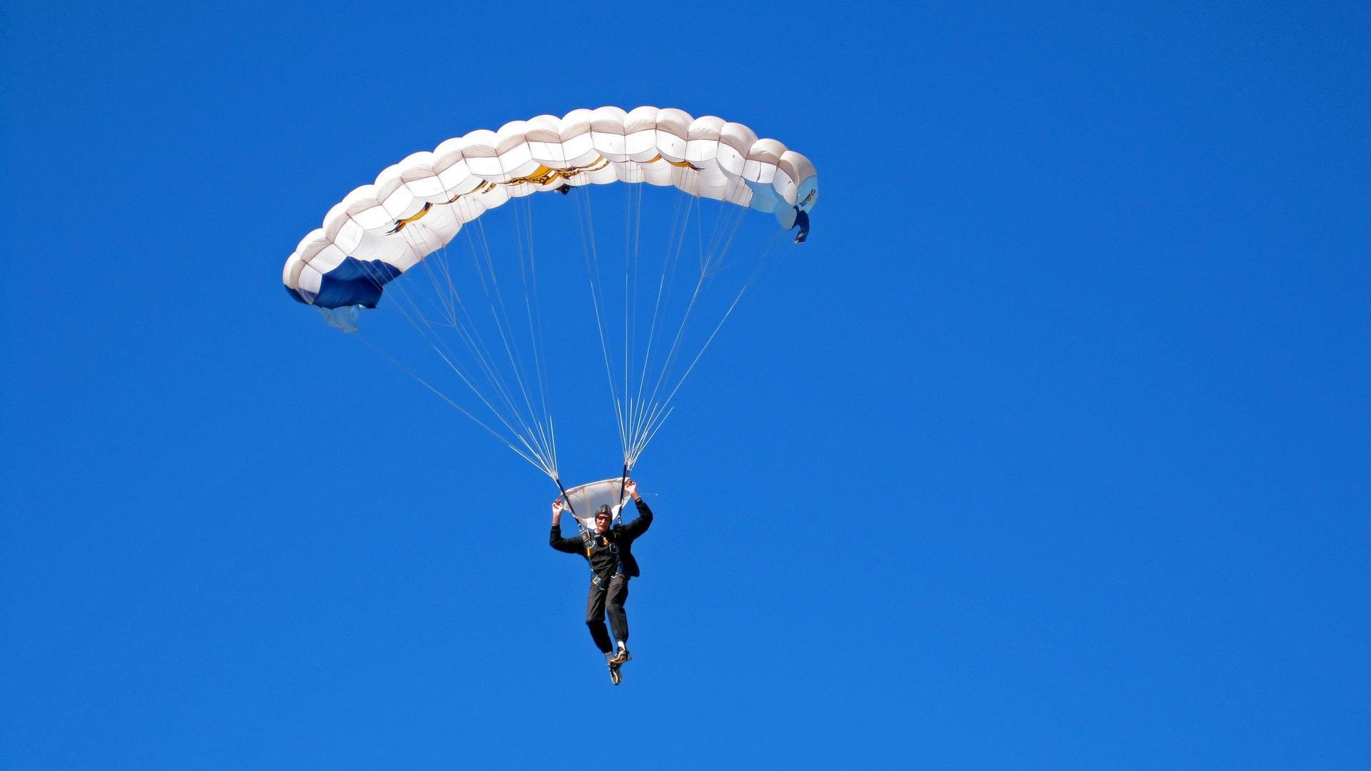 世界杯冰球锦标赛:加拿大队强势压阵,冠军悬念待定,冰球 加拿大